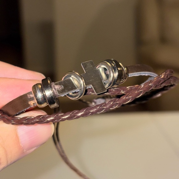 Men's Brown Leather Bracelet with Silver Accents. - Picture 5 of 6